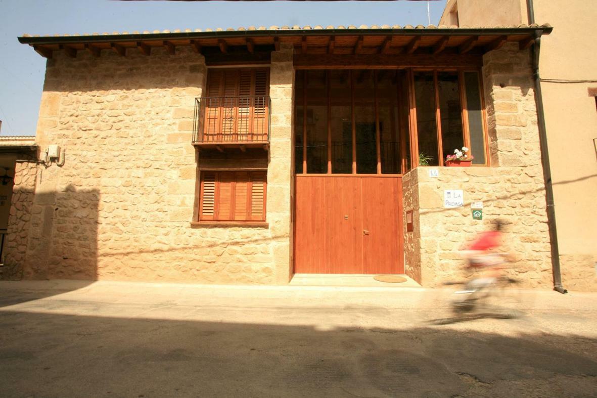 La Premsa Guest House Arnes Bagian luar foto