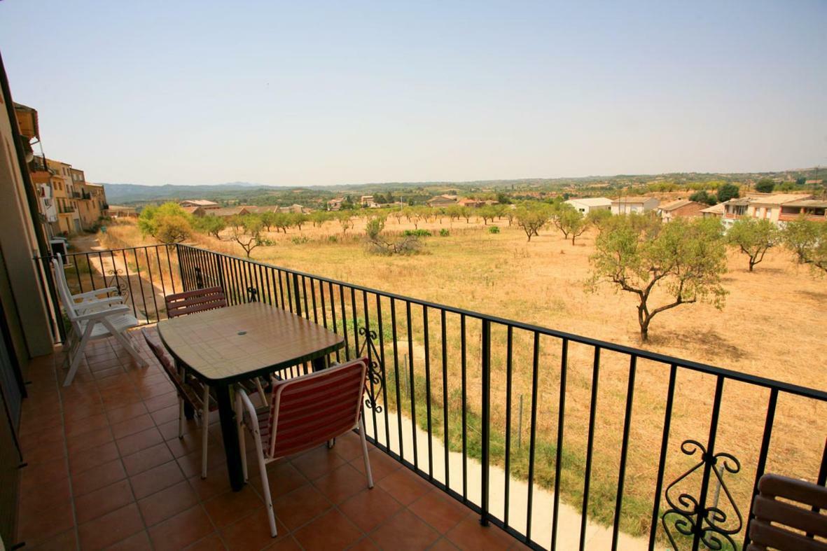 La Premsa Guest House Arnes Bagian luar foto